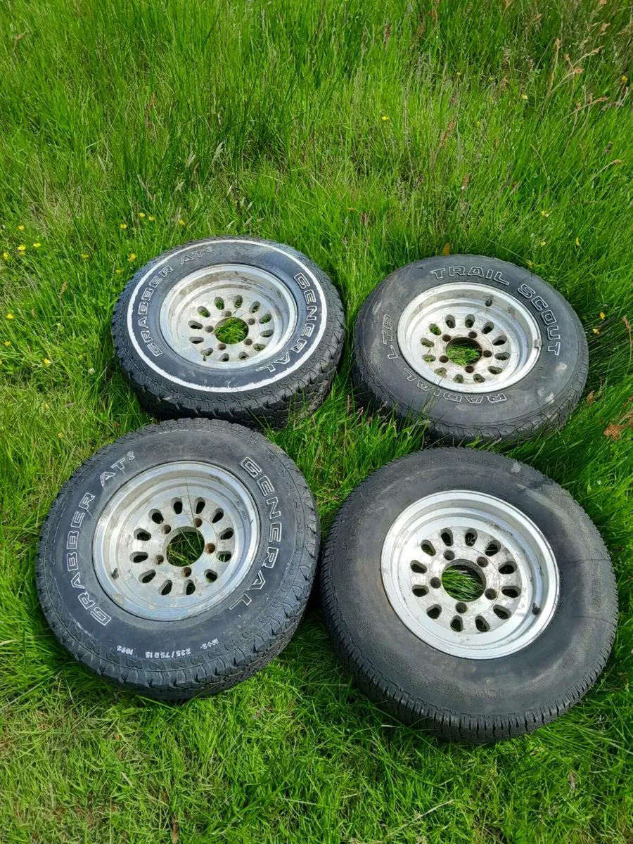 1993 daihatsu fourtrak - Image 3
