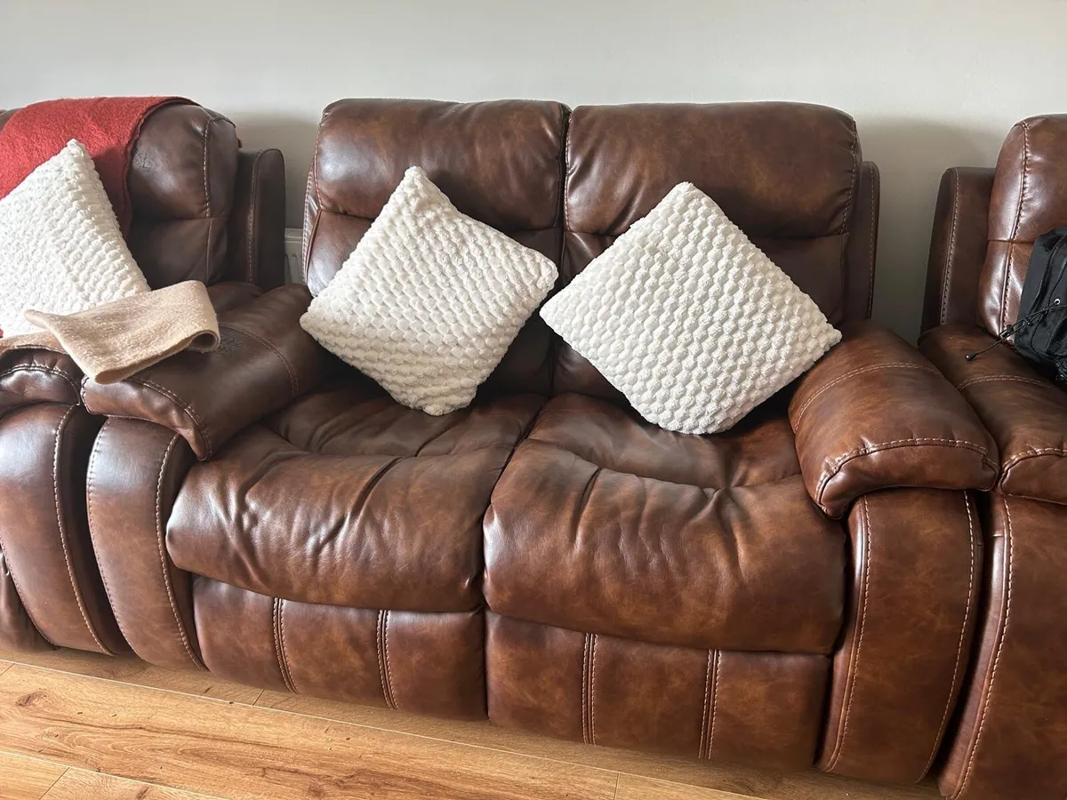 SOFA SET/RECLINER - Image 2