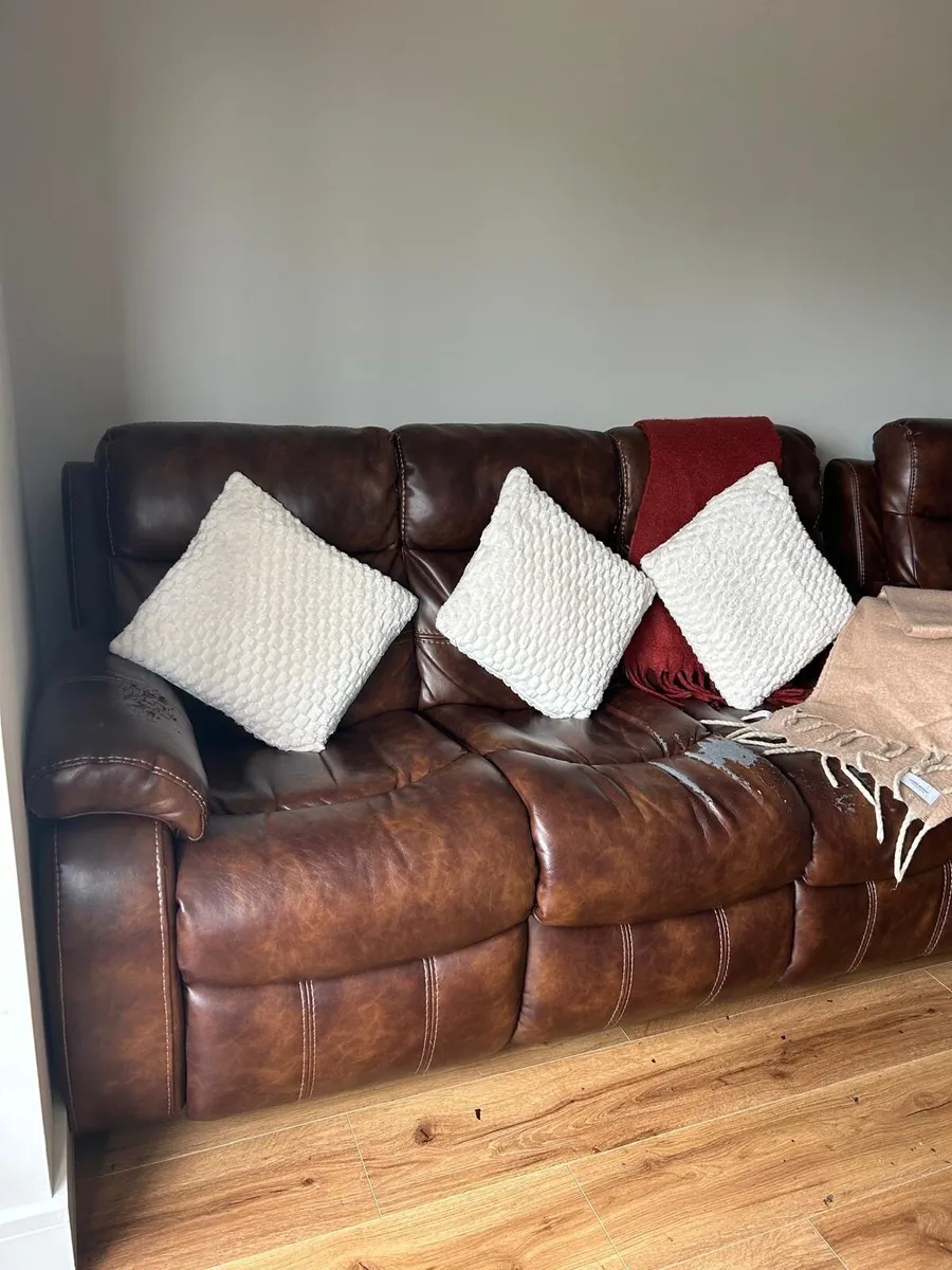 SOFA SET/RECLINER - Image 3