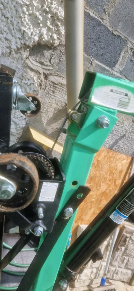 Car engine hoist with winch - Image 2
