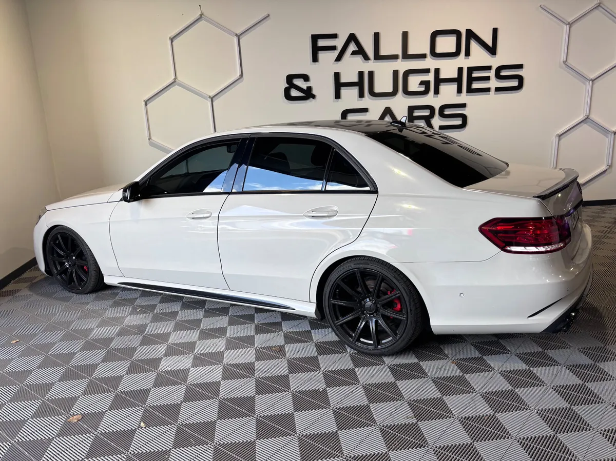 MERCEDES-BENZ E CLASS E220D AMG LINE NIGHT EDITION - Image 3