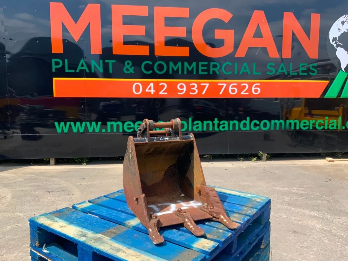 18" JCB DIGGING BUCKET.....35mm PINS.......224w. - Image 1