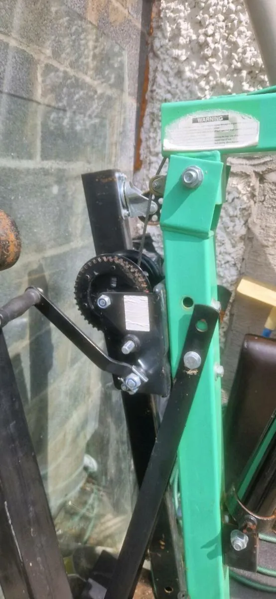 Car engine hoist with winch - Image 4