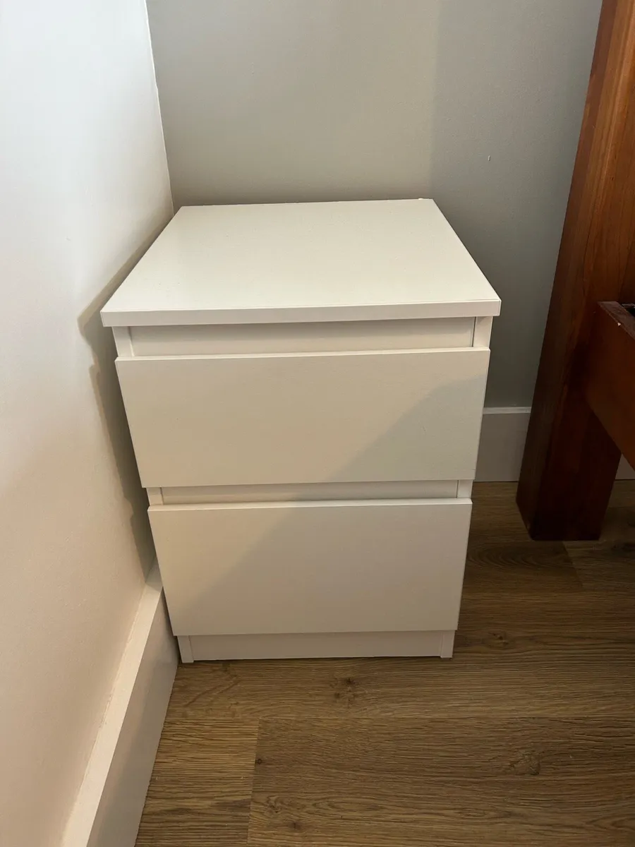 Pair of Malm bedside drawers - Image 1