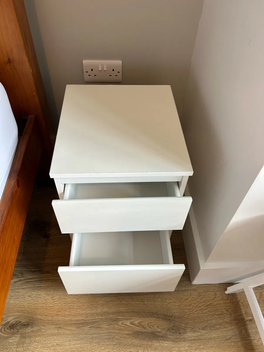 Pair of Malm bedside drawers - Image 3