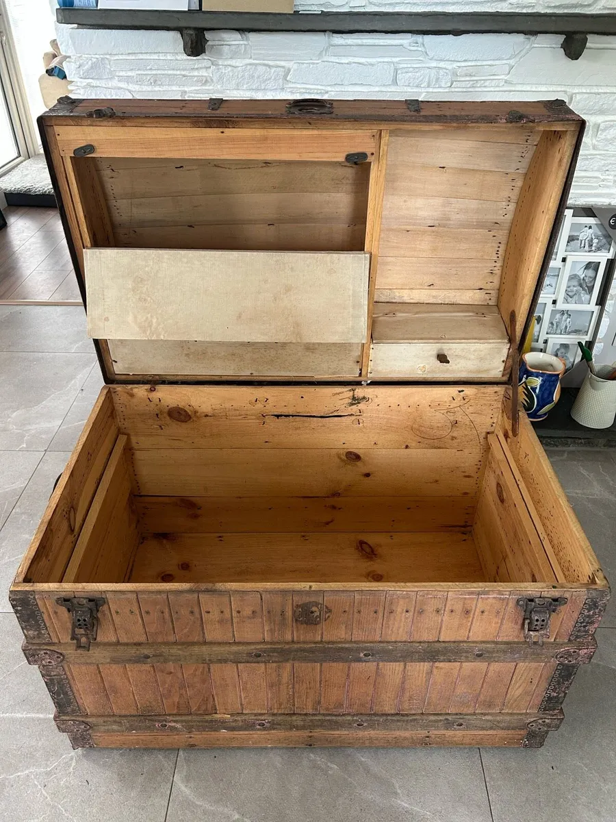 Old Oak Chest - Image 4