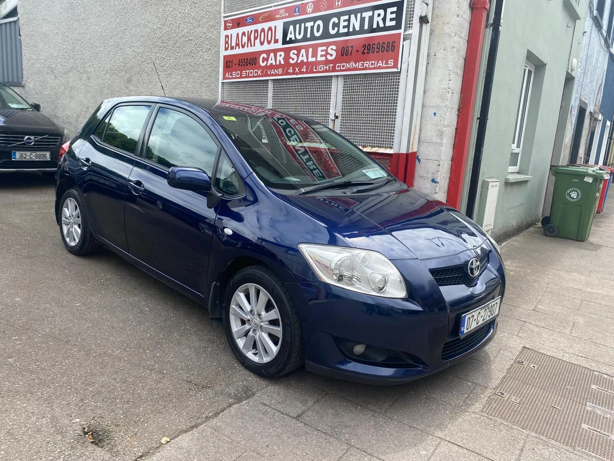 Toyota Auris 2007 - Image 2