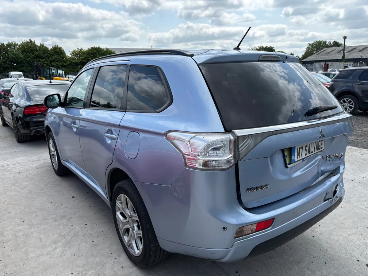 15 Outlander 2.0 GX Hybrid 120k miles Drive home - Image 4