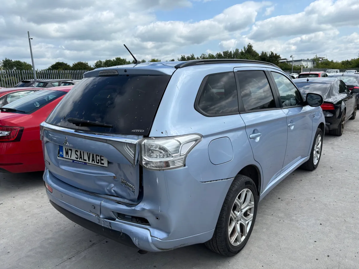 15 Outlander 2.0 GX Hybrid 120k miles Drive home - Image 3