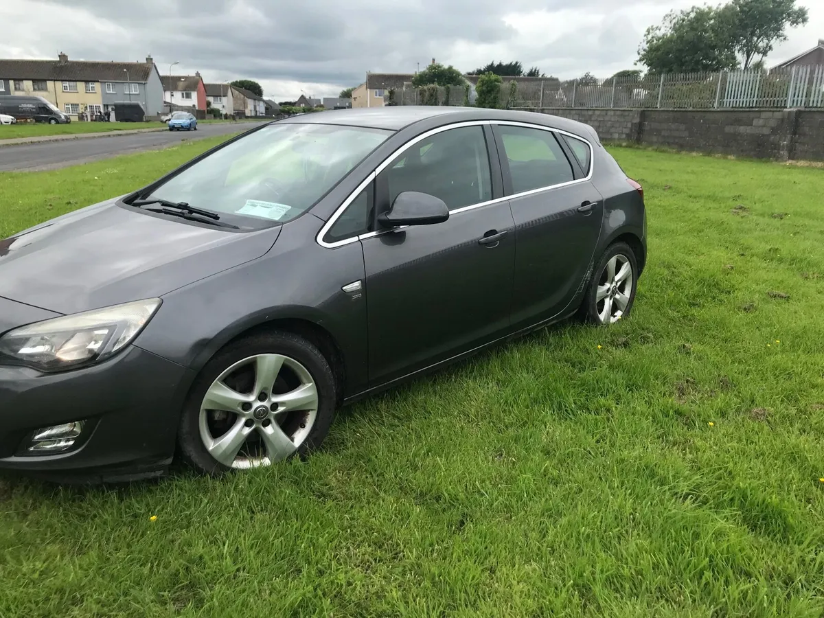 Opel Astra 2010 - Image 1