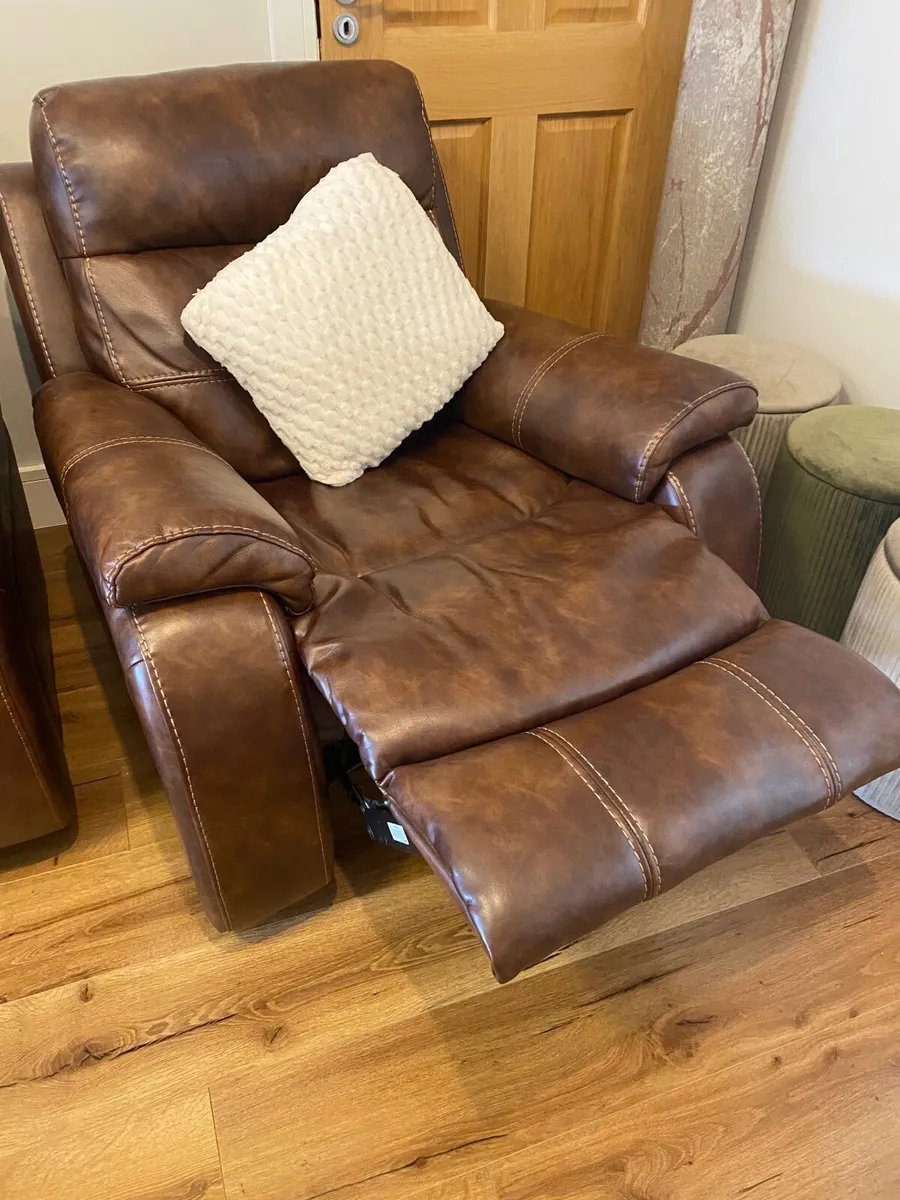 SOFA SET/RECLINER - Image 4