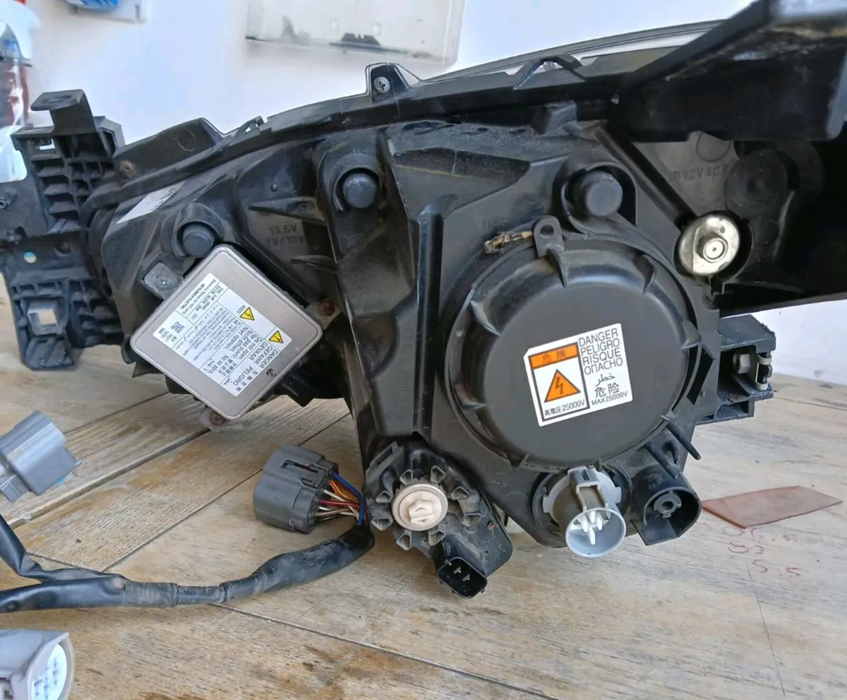 Headlight Mazda 3 2018 - Image 2