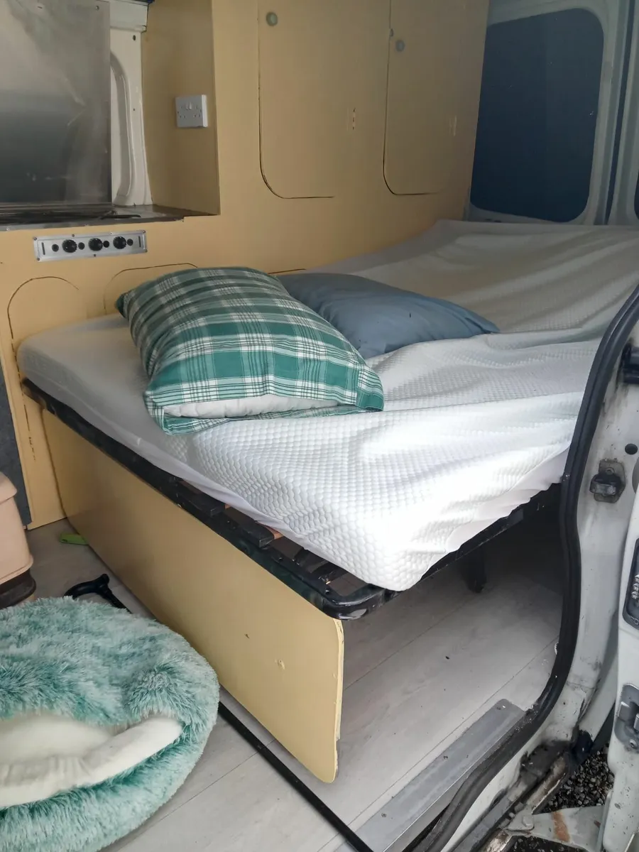 Camper van - Image 2