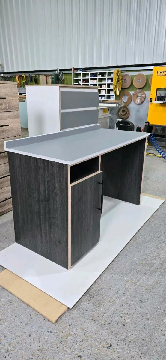 Office desk - Image 1