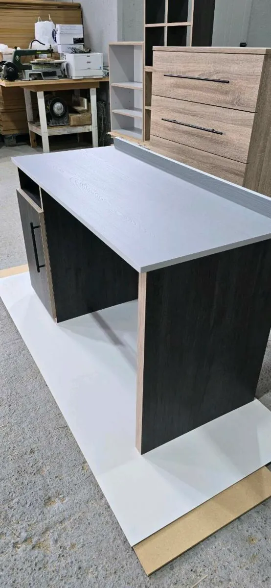 Office desk - Image 3