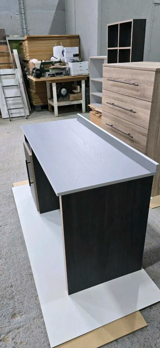 Office desk - Image 4