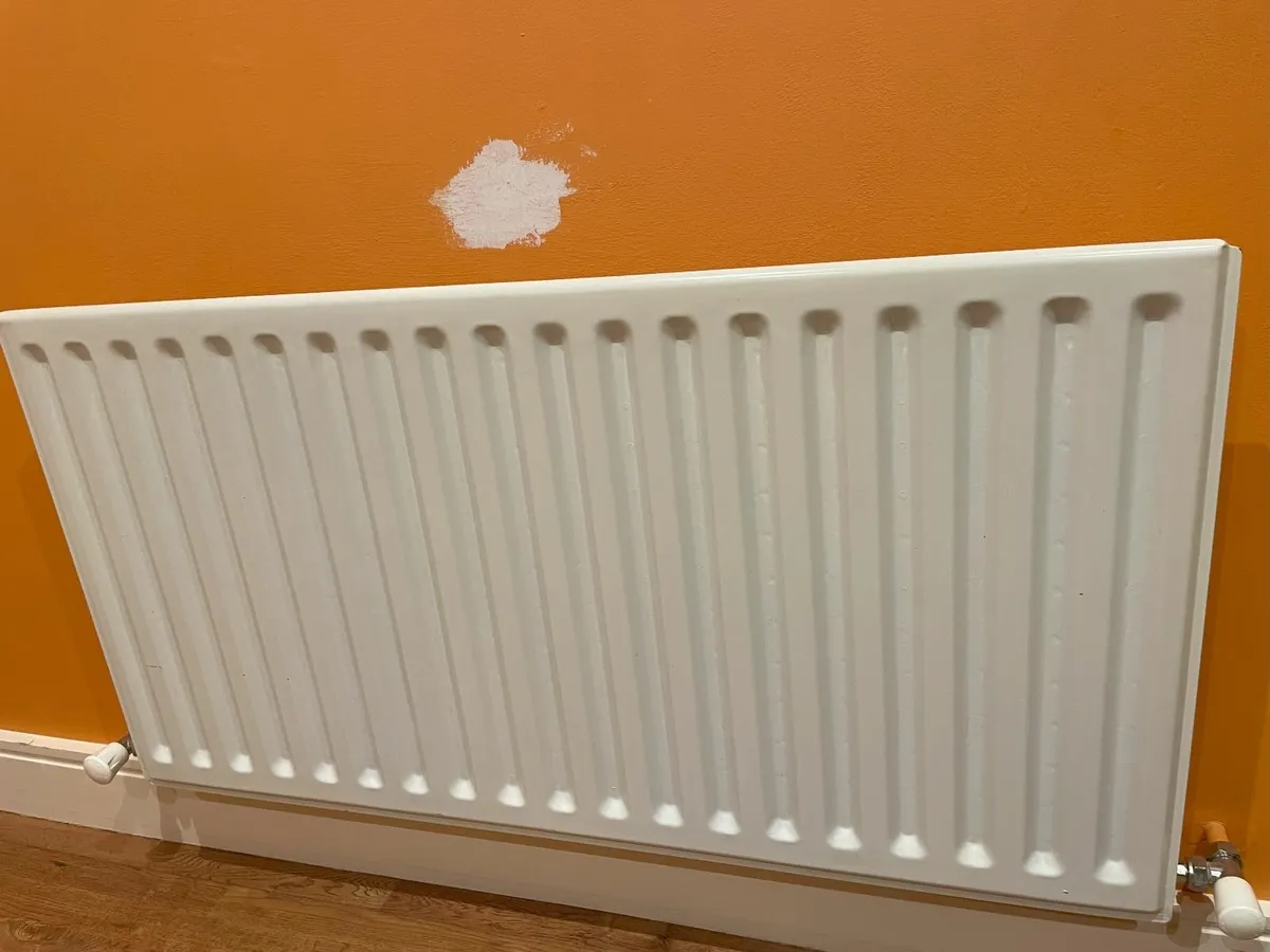 Single Round Top Radiator - Image 1