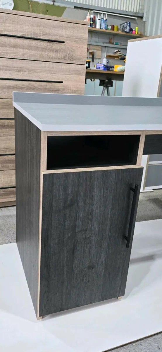 Computer desk - Image 4