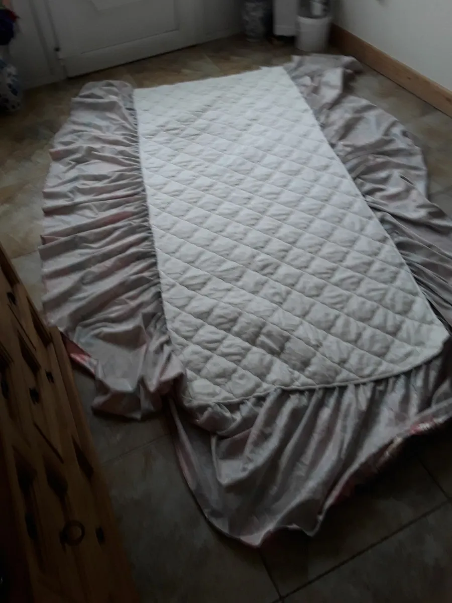 Vintage single bedspread early 80s good condition - Image 2