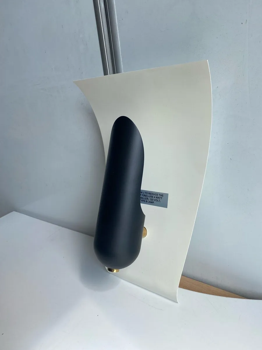 Single Wall Light - Metallic Frame - Image 1