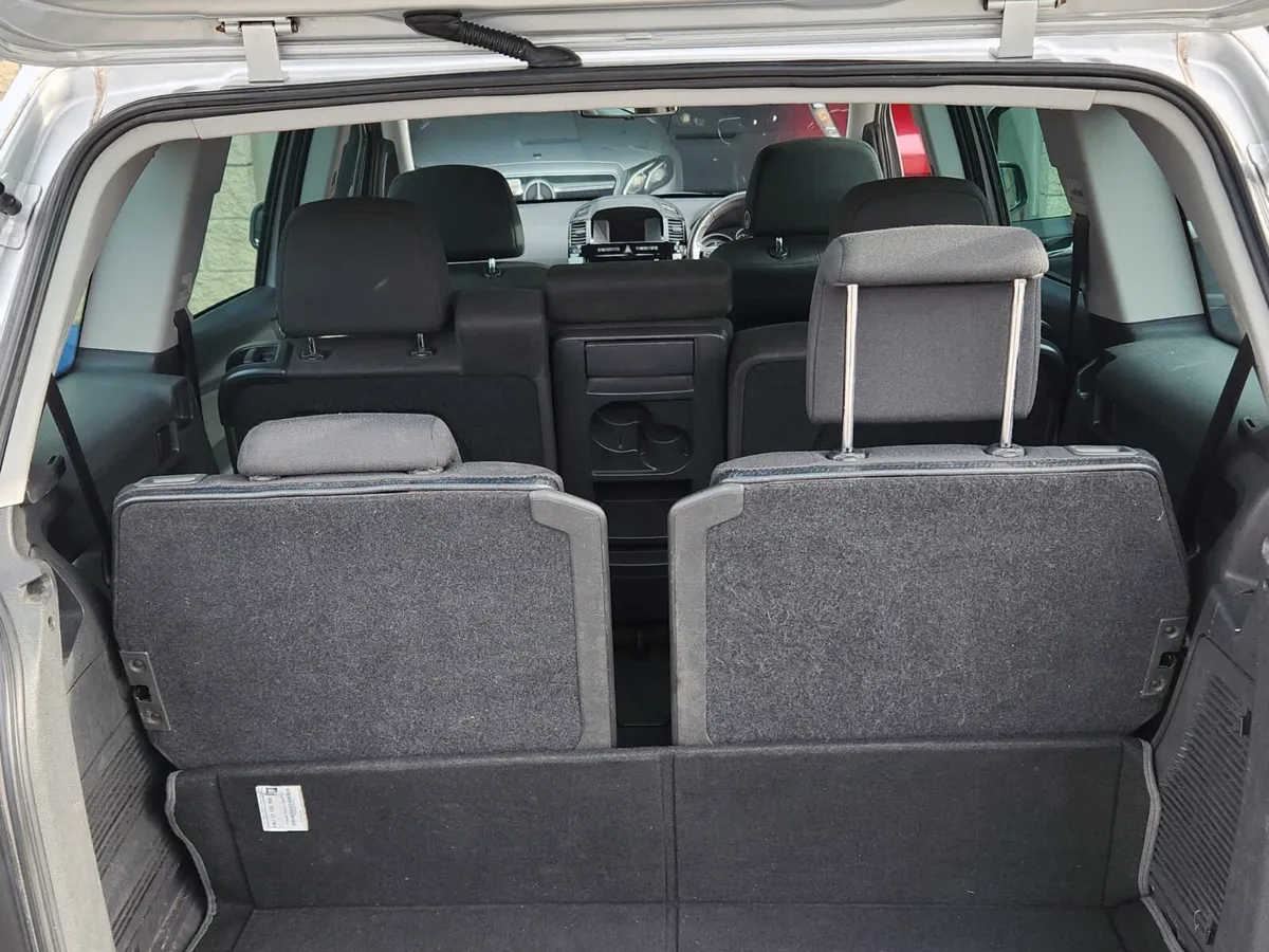 Lovely 7 seater for sale - Image 4