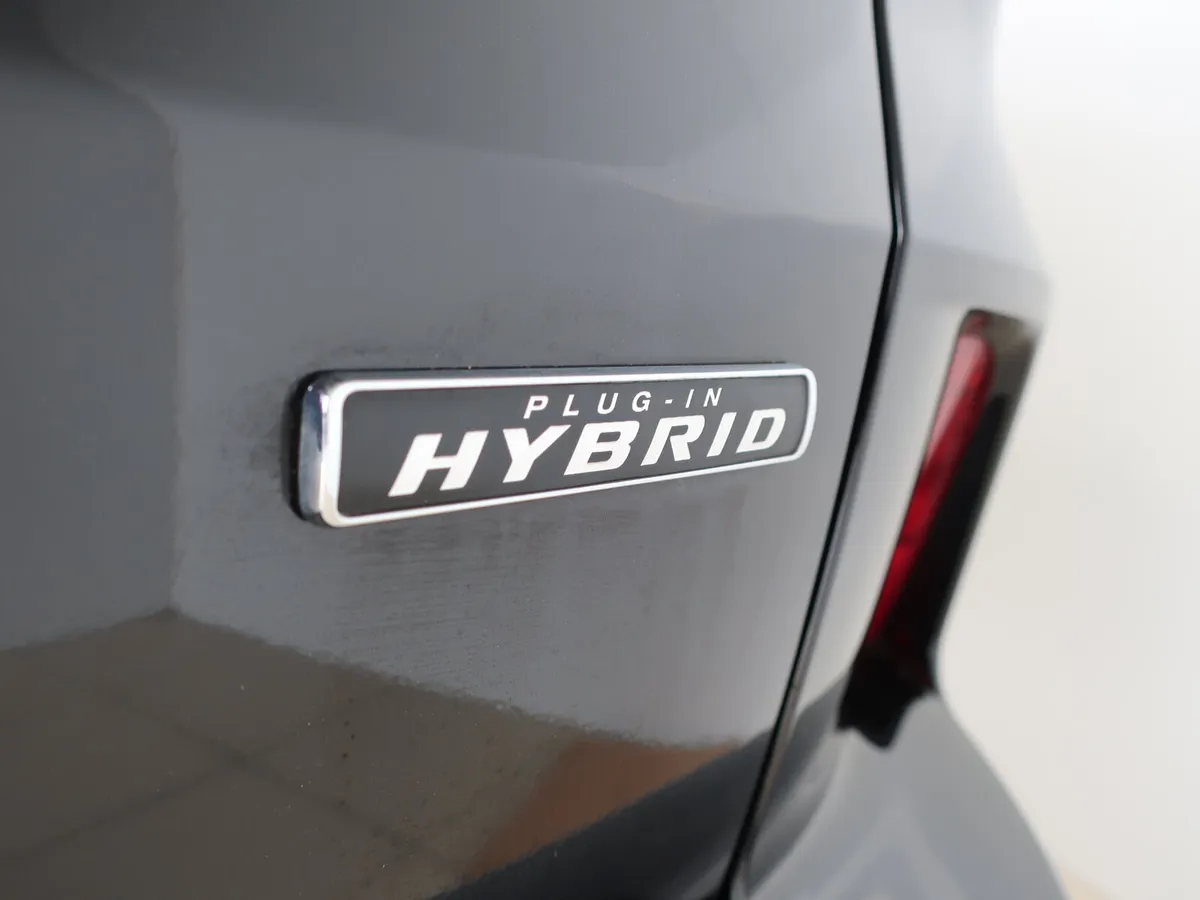231 Ford Kuga St-line X phev 2.5 - Image 4