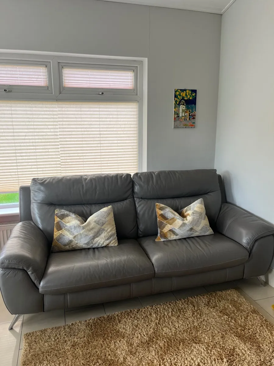 Leather 3 seater couch - Image 3