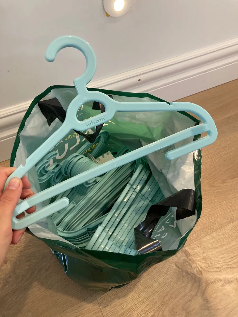 Small clothing hangers for children’s clothing