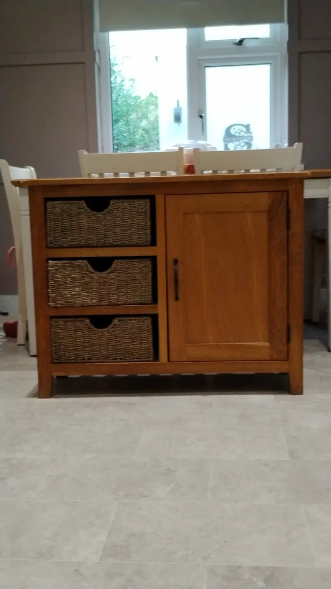 Sitting room press - Image 1