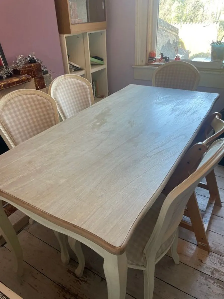 Dining room table - Image 1
