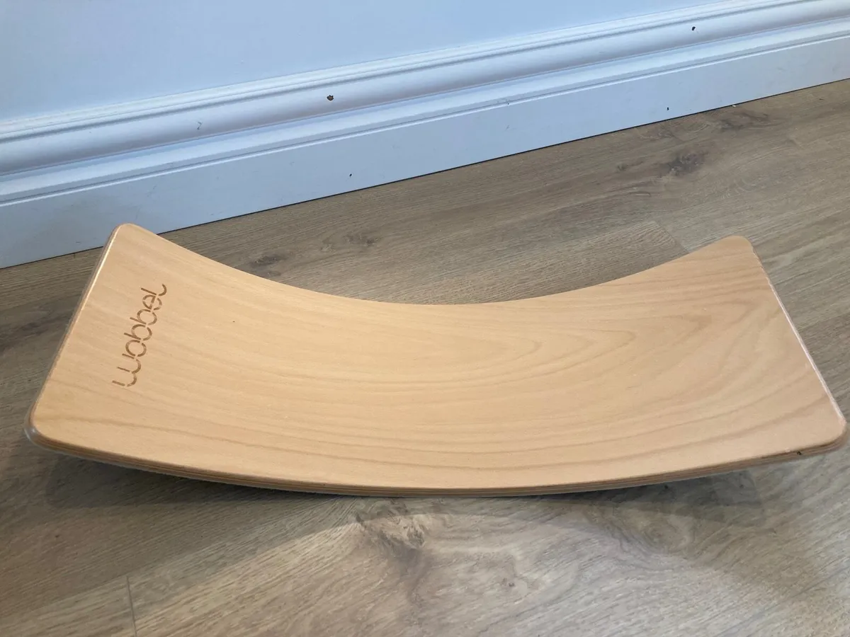 Wobbel wooden Balance board incl deck & pillow - Image 1