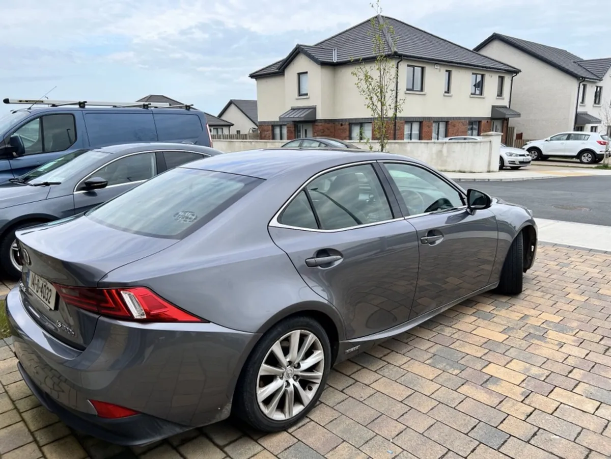 Lexus IS 2014 - Image 2