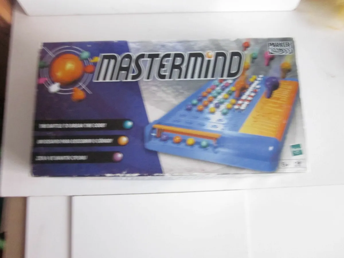 Mastermind Board Game Hasbro 2000 - Image 1