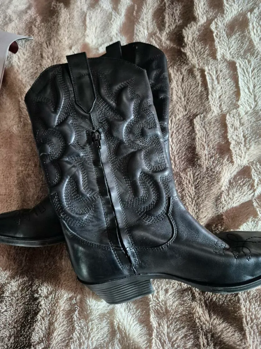 LEATHER COWBOY BOOTS - Image 3