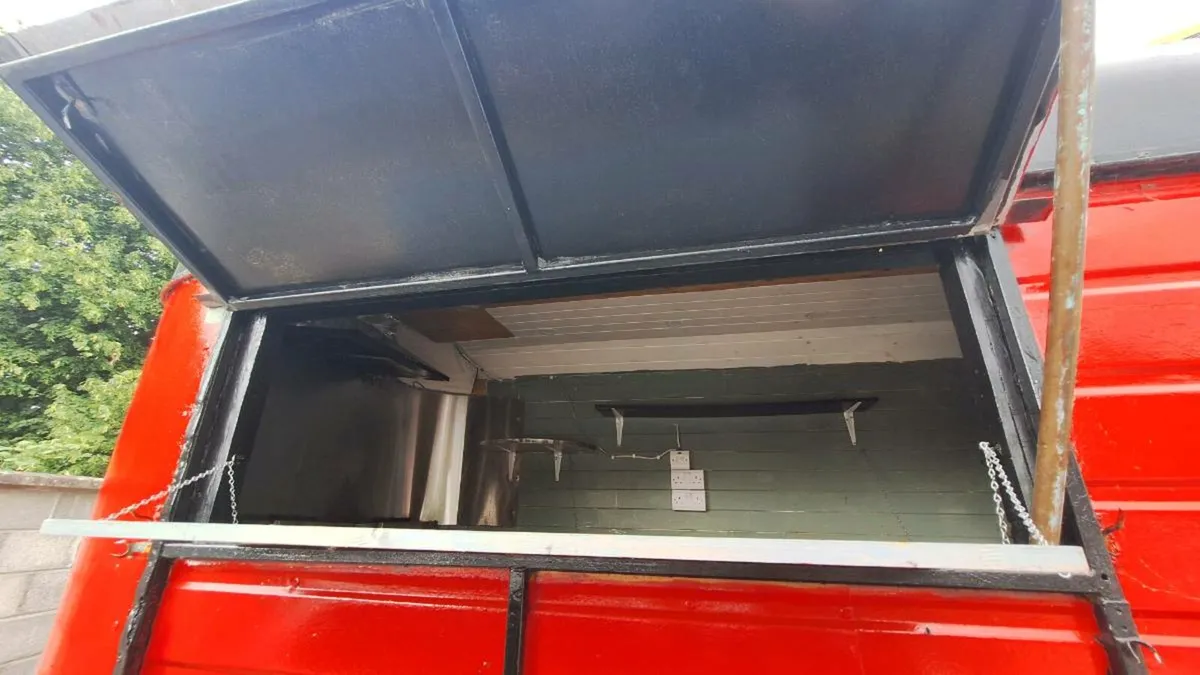 Catering trailer - Image 4