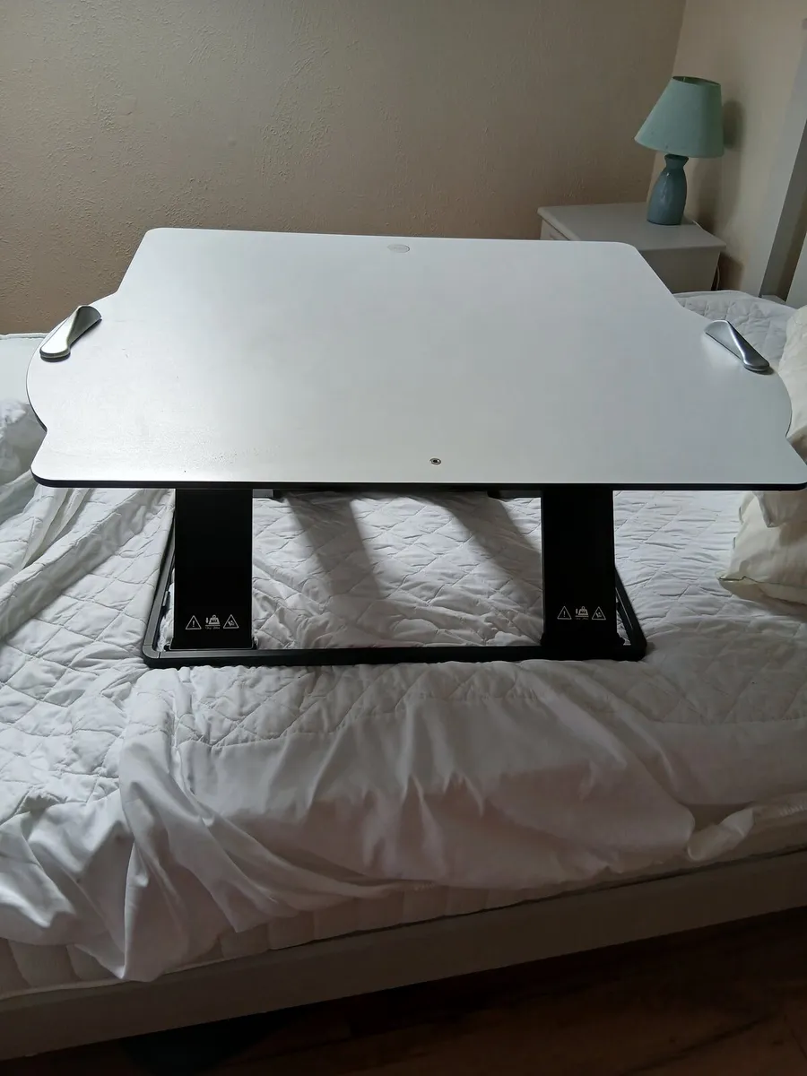 Standing desk - Image 1