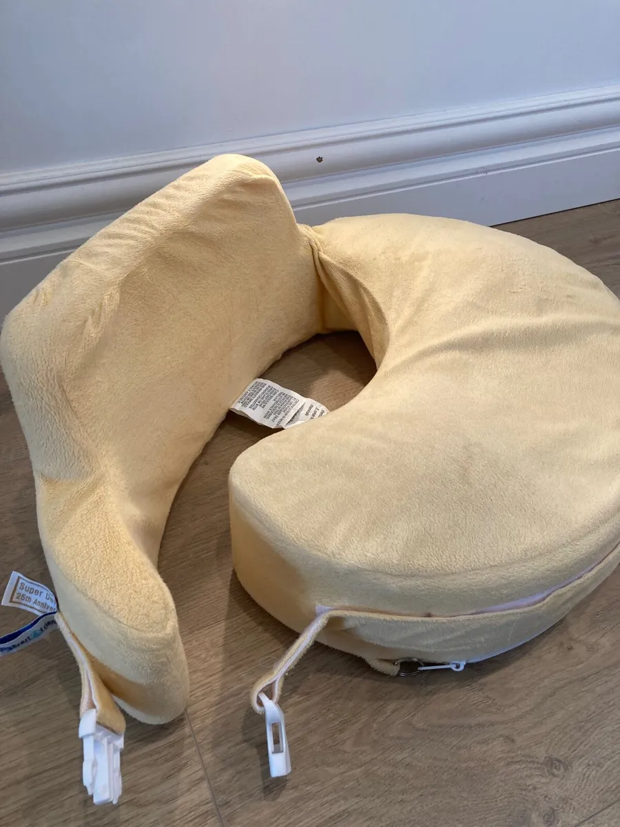 The best breastfeeding pillow ever - Image 3