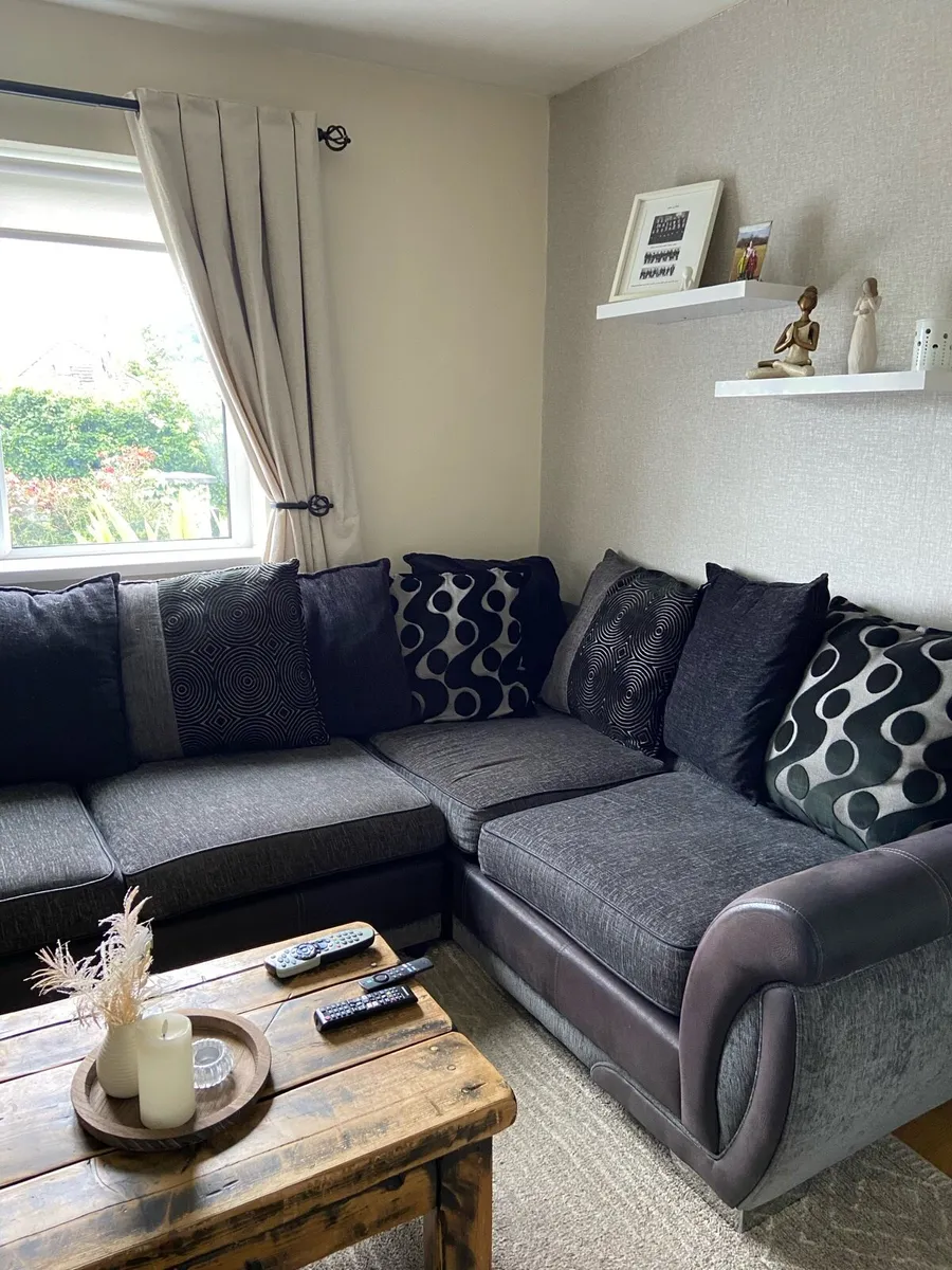 L shaped couch - Image 2
