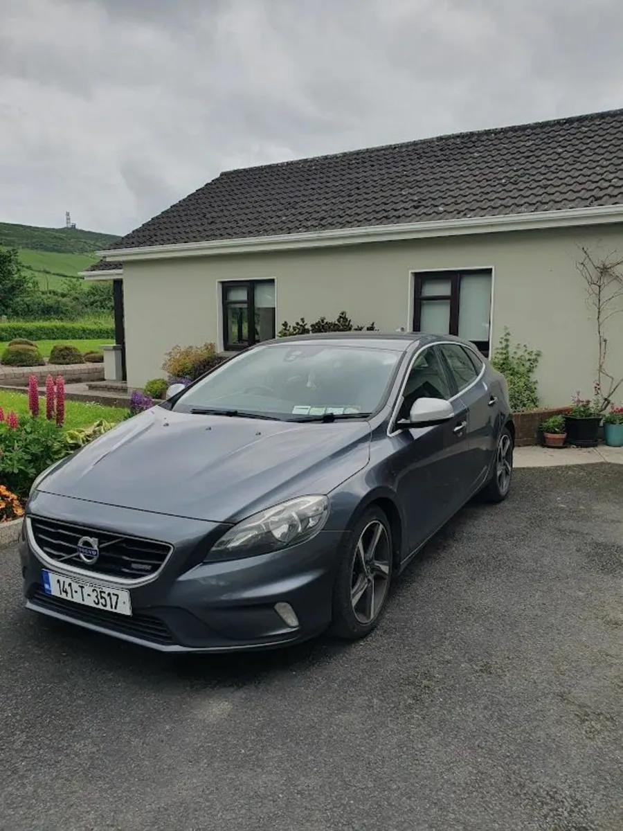 Volvo V40 2014 - Image 1