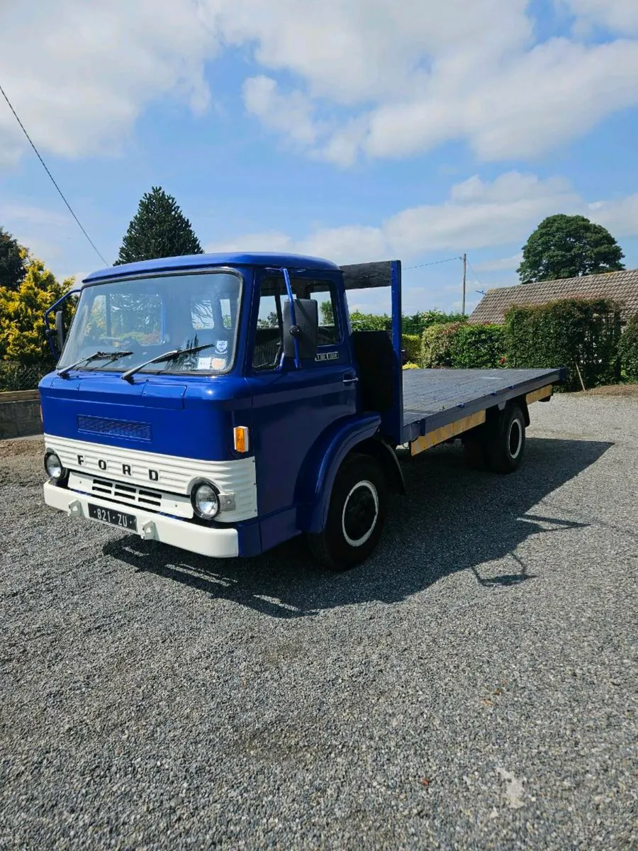 Vintage ford d series lorry - Image 2