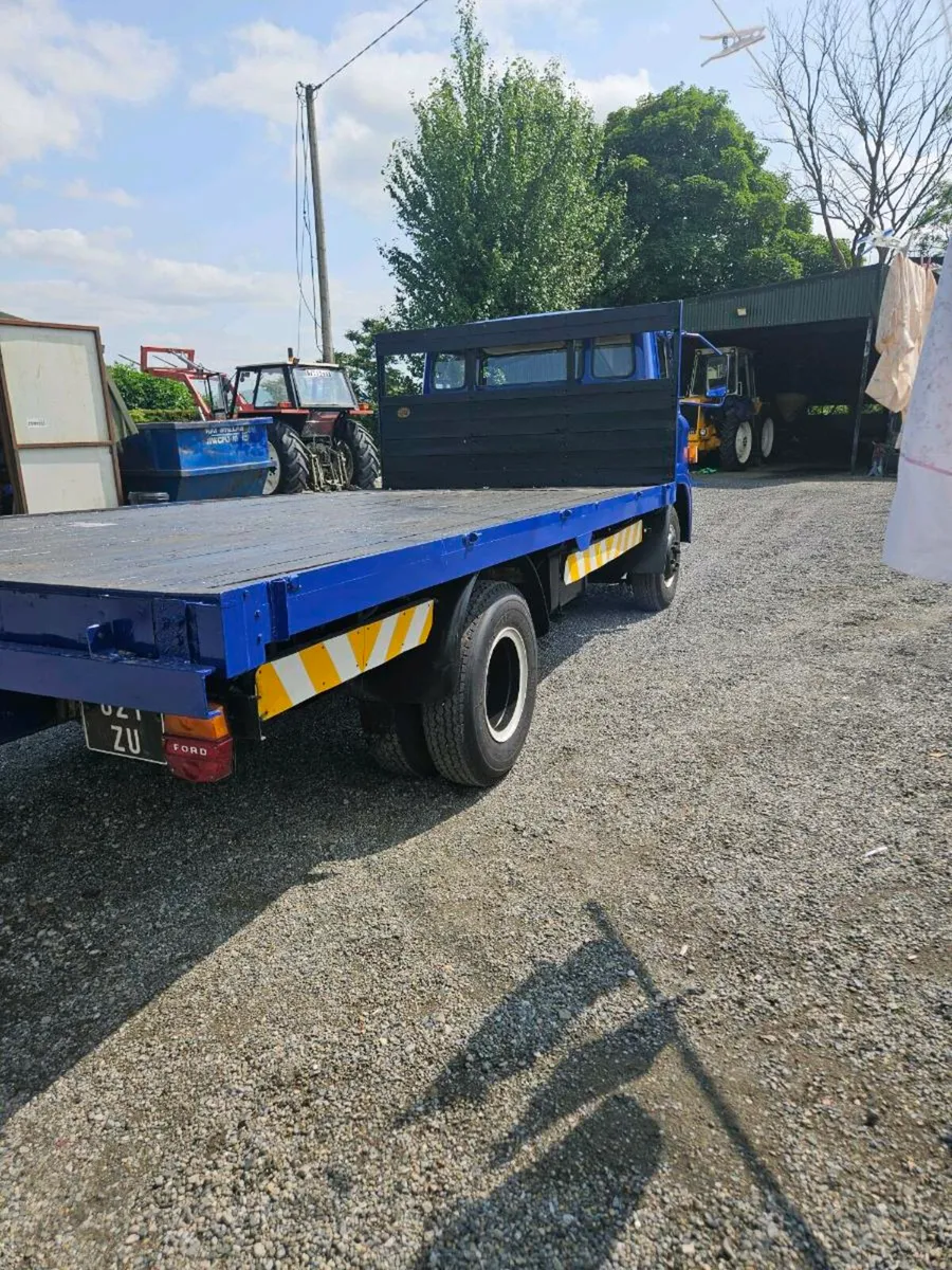 Vintage ford d series lorry - Image 4