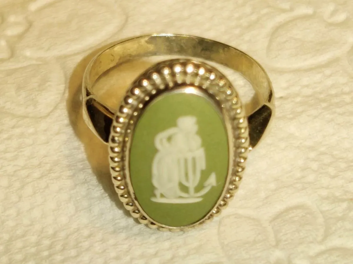 GREEN WEDGWOOD REAL , Silver Ladies Dress Ring ! - Image 1