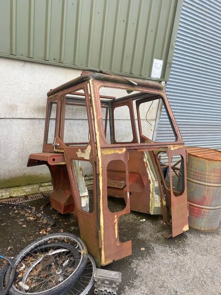 Massey 135 cab