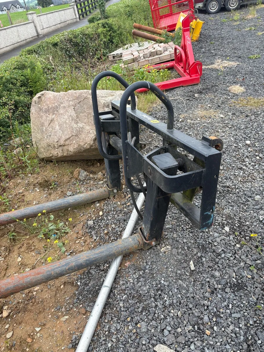 Bale lifter squeeze soft hands - Image 3