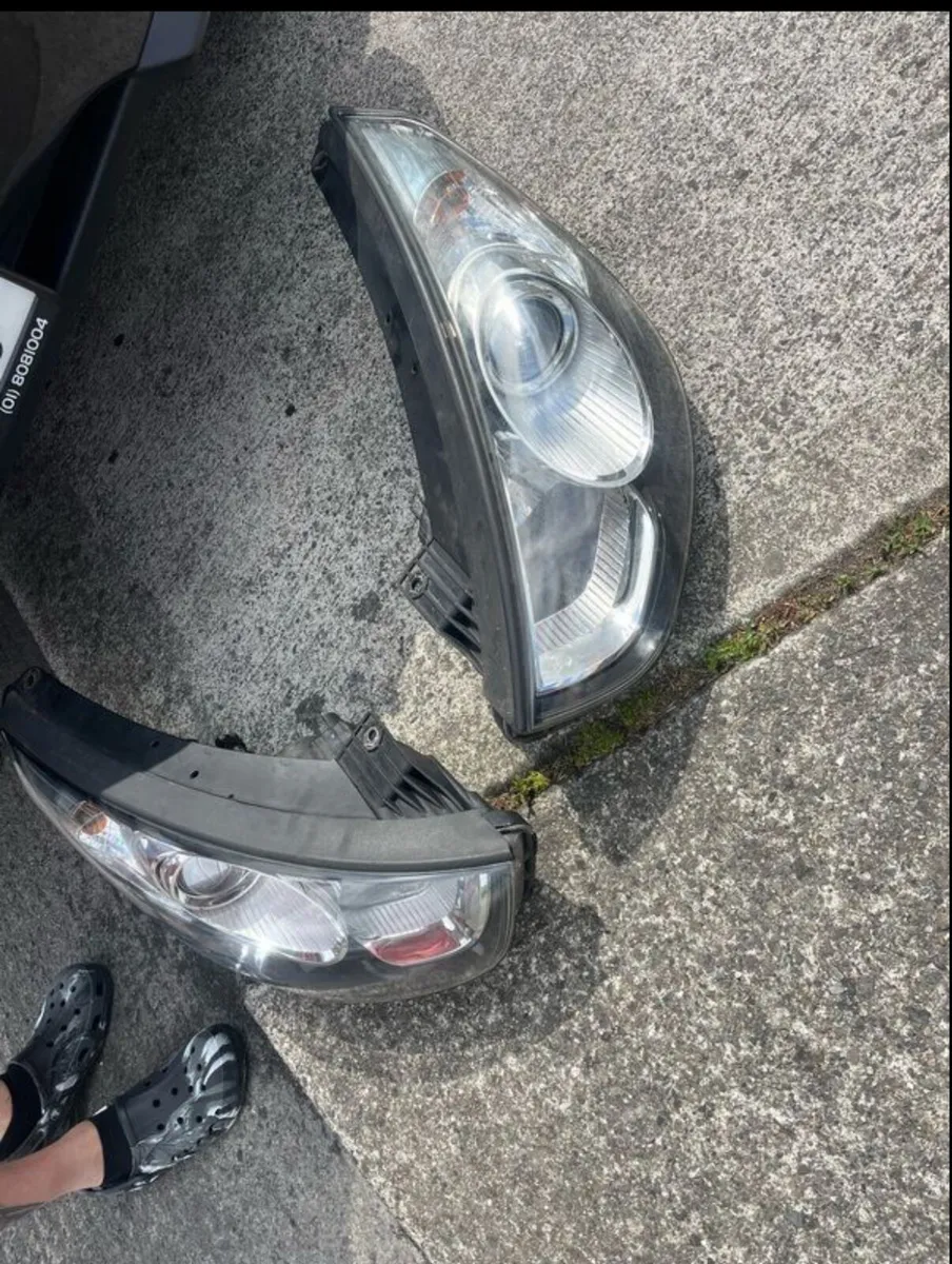 Headlights  Hyundai ix35