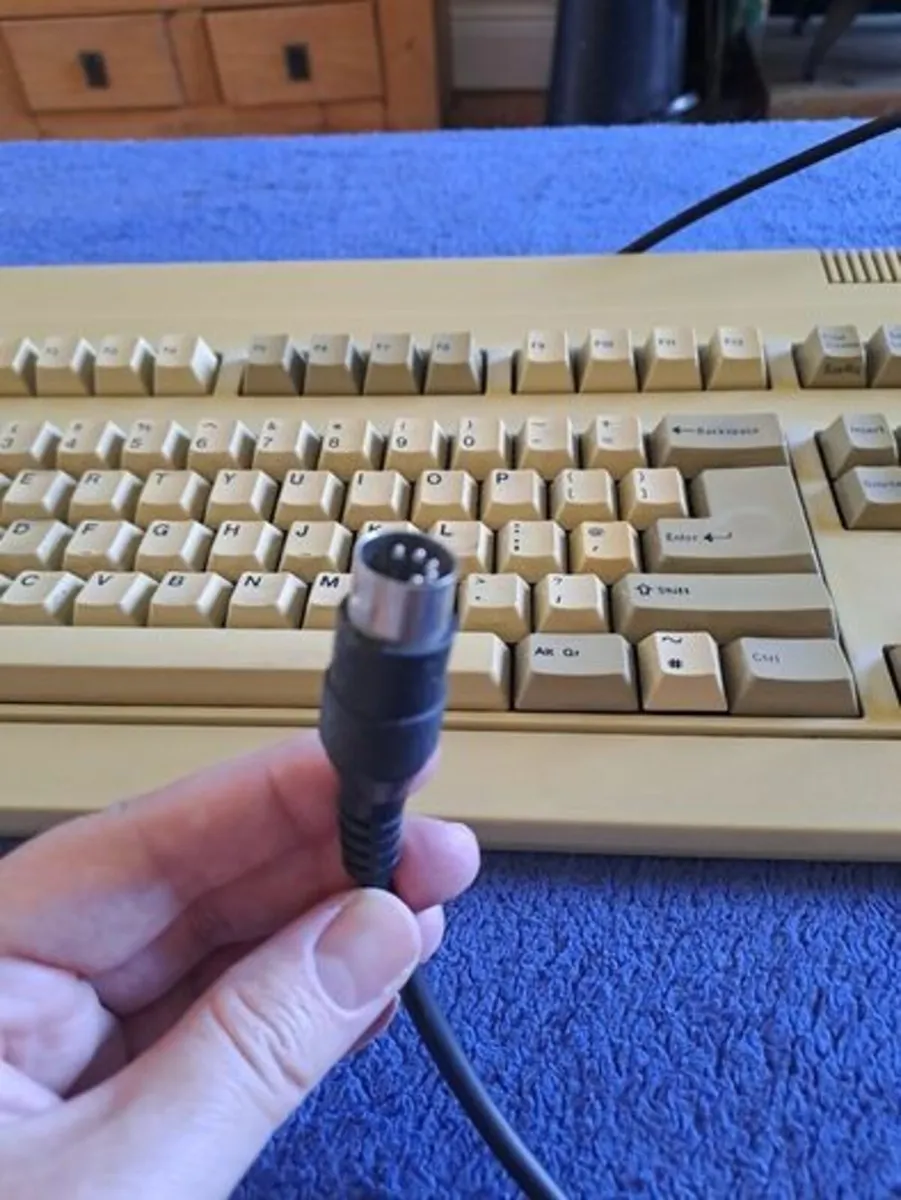 Vintage Monterey keyboard K104 - Image 3