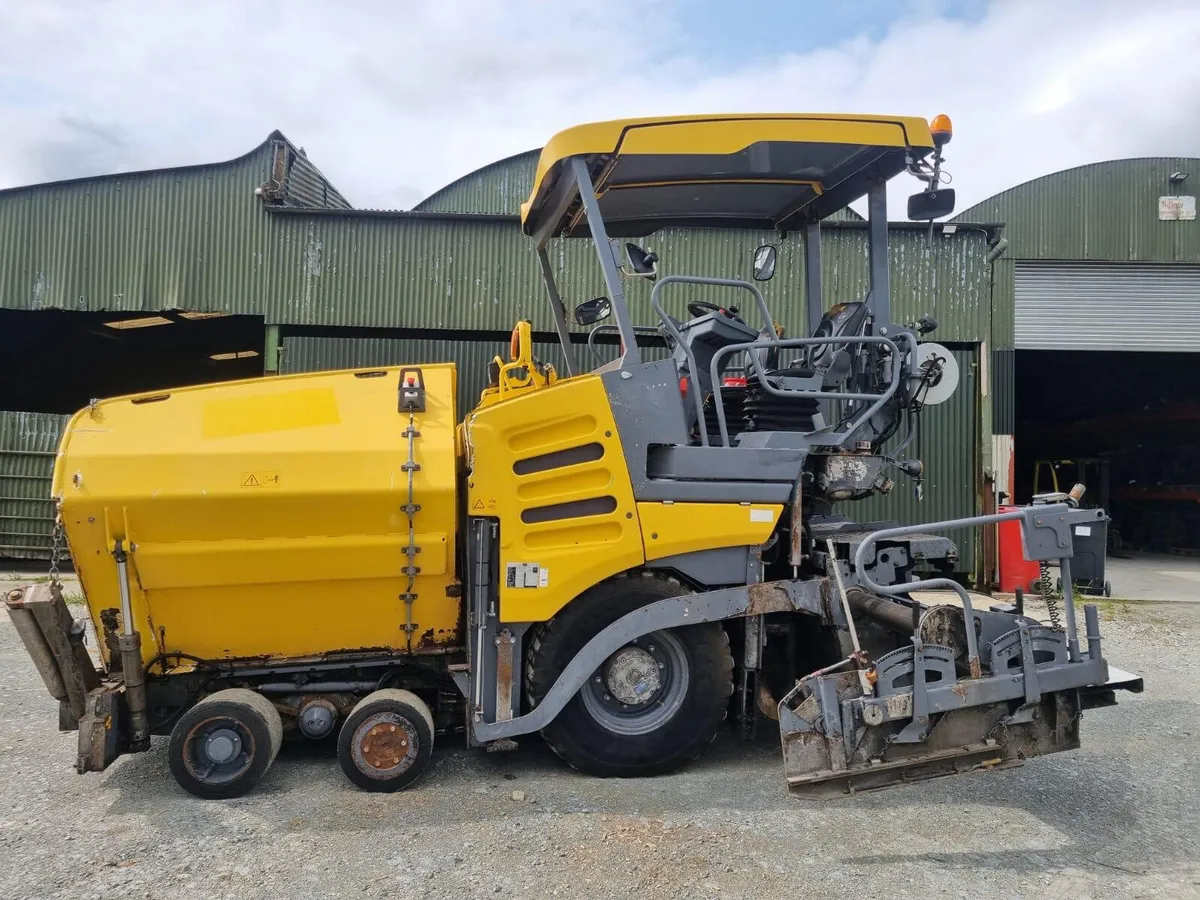 Vogele Super 1303-3i Midi Paver For Sale - Image 1