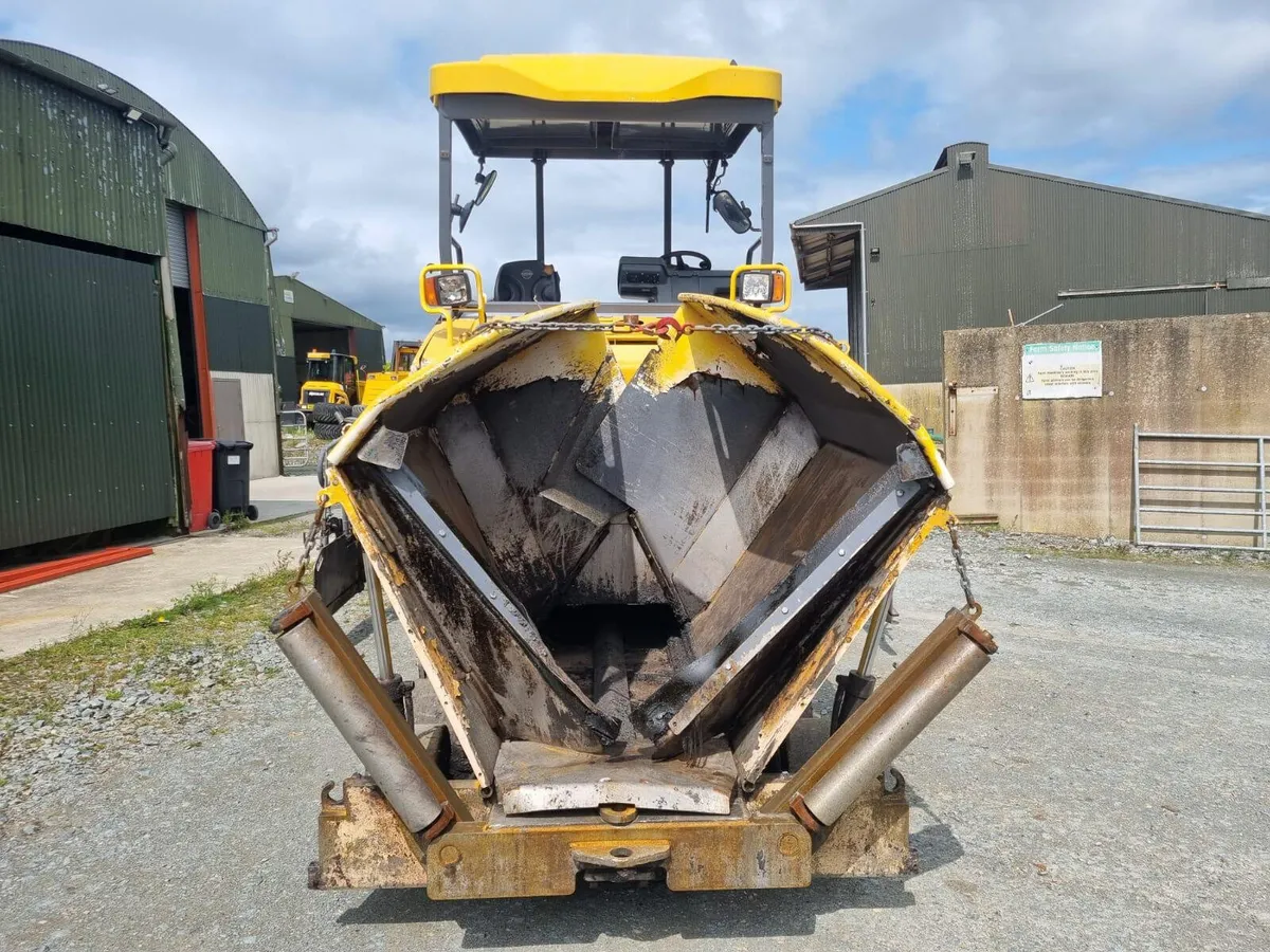 Vogele Super 1303-3i Midi Paver For Sale - Image 4