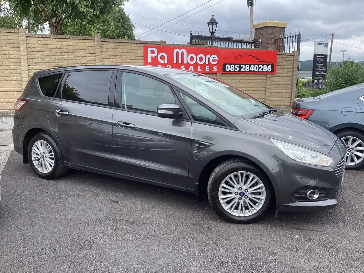 Ford S-Max ** F.S.H * SAT NAV - Image 3