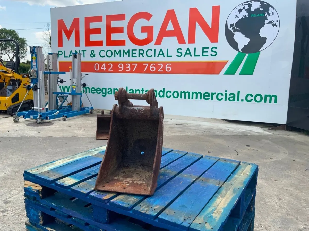 12"  MINI DIGGER BUCKET.....35mm PINS.......232w. - Image 3